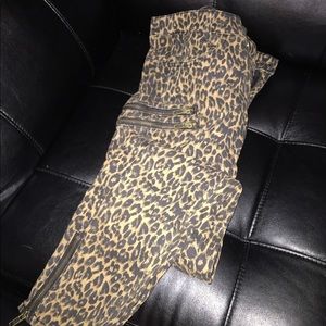 Animal print stretch jeans by Urban Outfitters